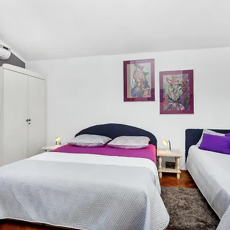 Apartment With A Parking Space - 6909