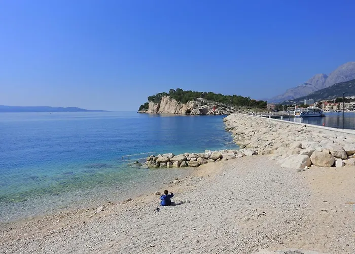 Apartment With Parking Space - 6909 *