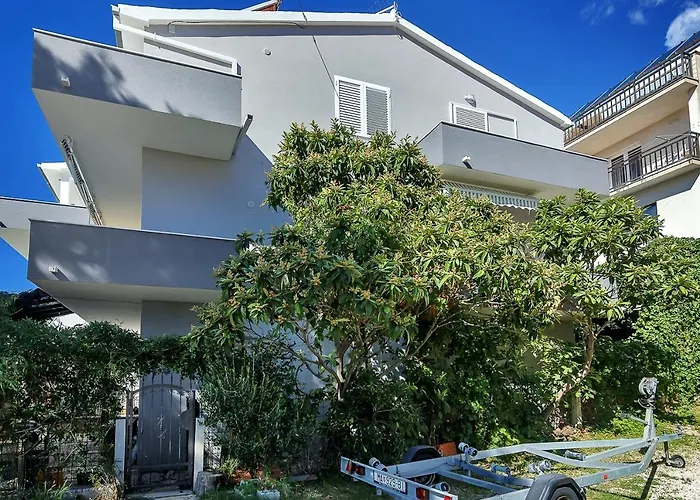 Apartment With Parking Space - 6909